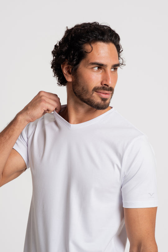 Camiseta Algodão Pima Masculina Gola V