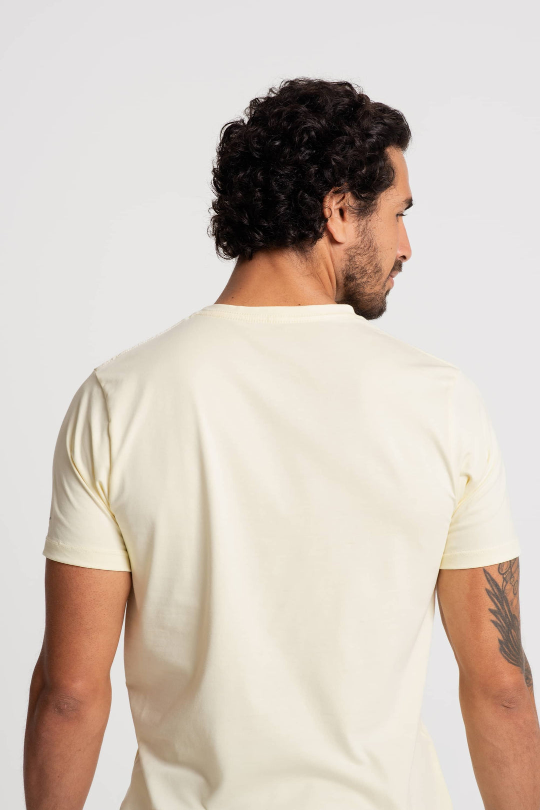 Camiseta Algodão Pima Masculina Gola V