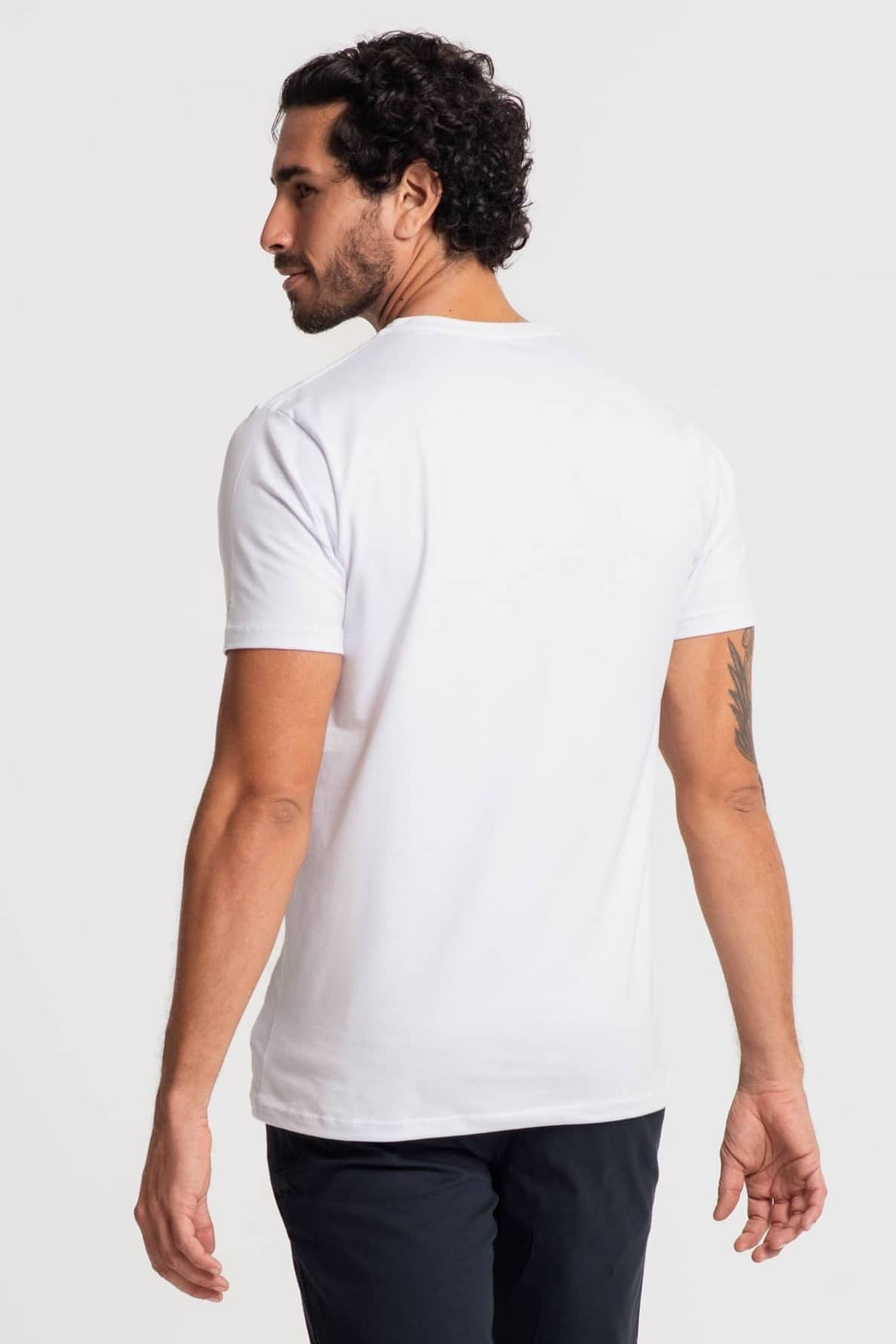 Camiseta Algodão Pima Masculina Gola V