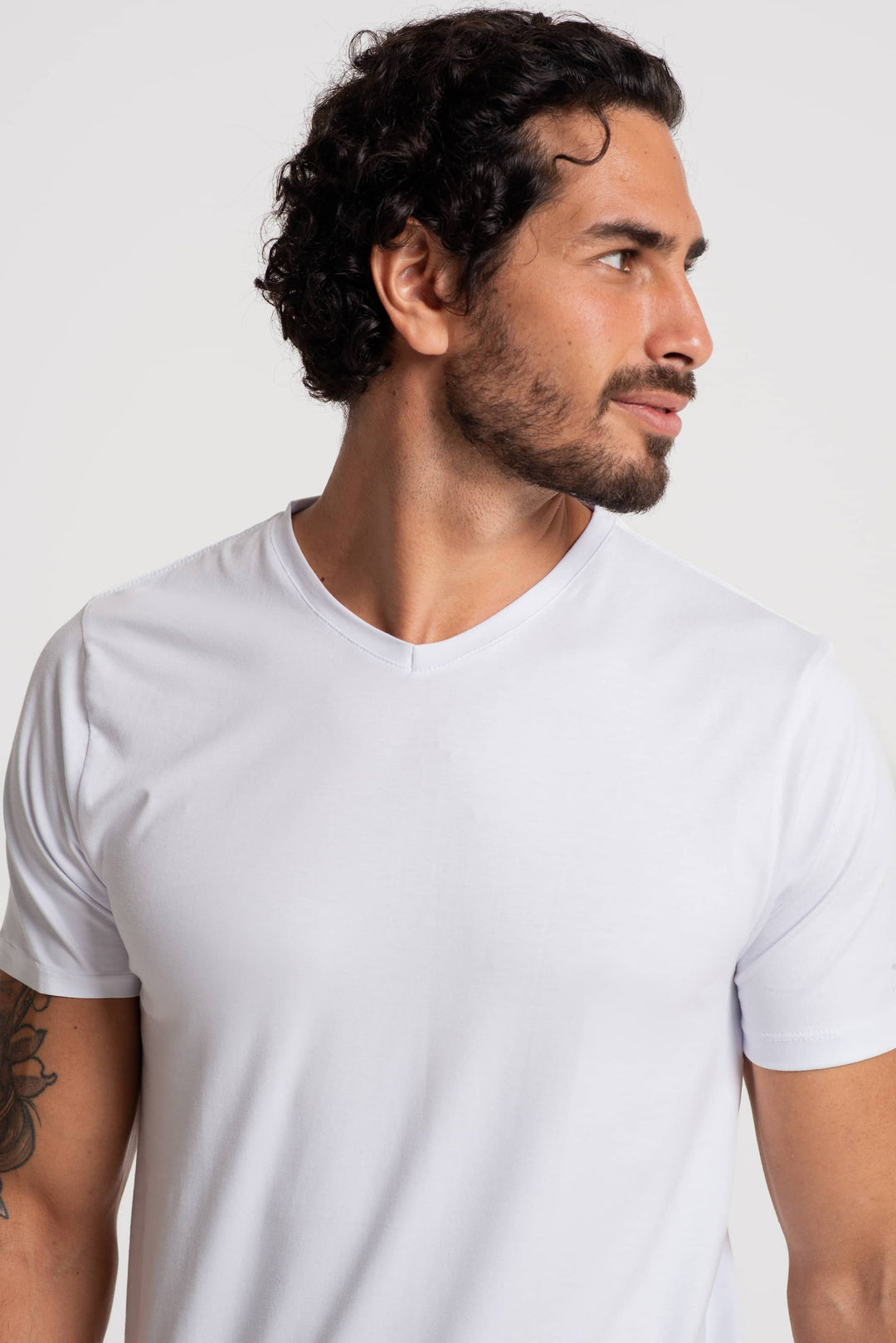 Camiseta Algodão Pima Masculina Gola V