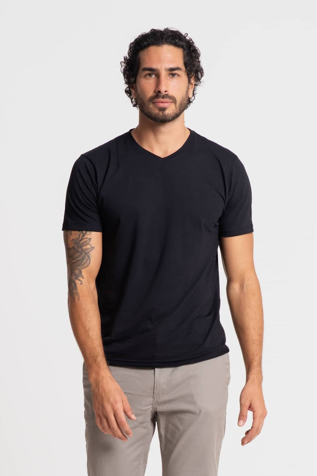 Camiseta Algodão Pima Masculina Gola V