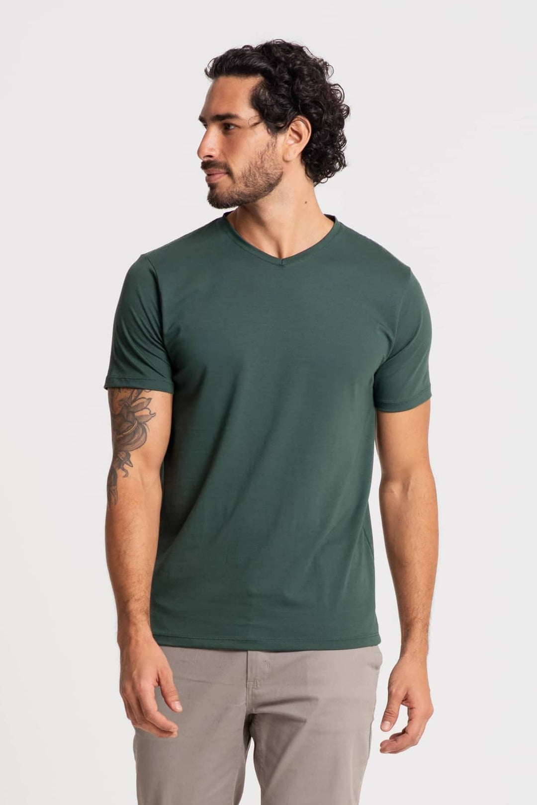 Camiseta Algodão Pima Masculina Gola V