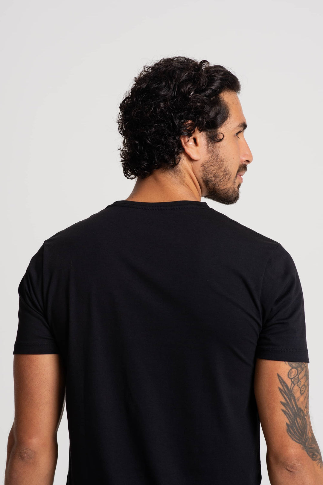 Camiseta Algodão Pima Masculina Gola V