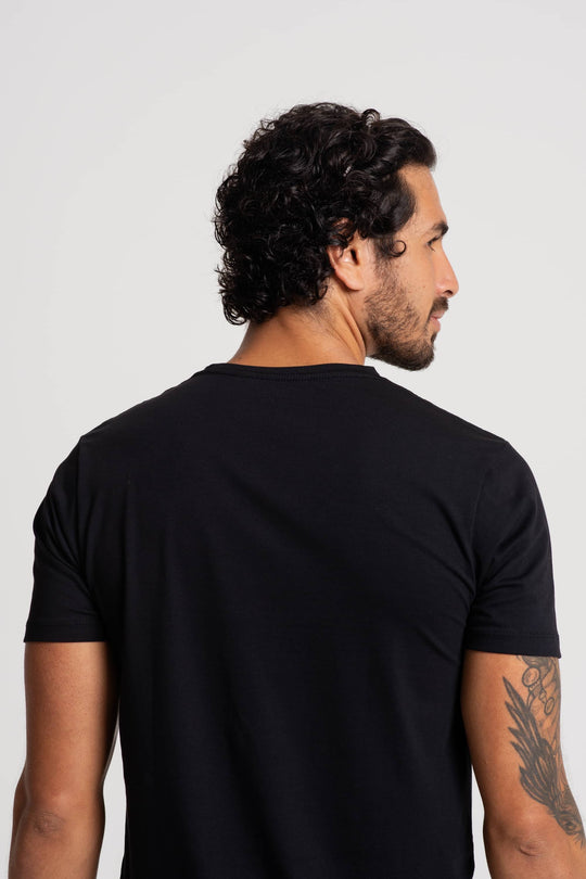 Camiseta Algodão Pima Masculina Gola V